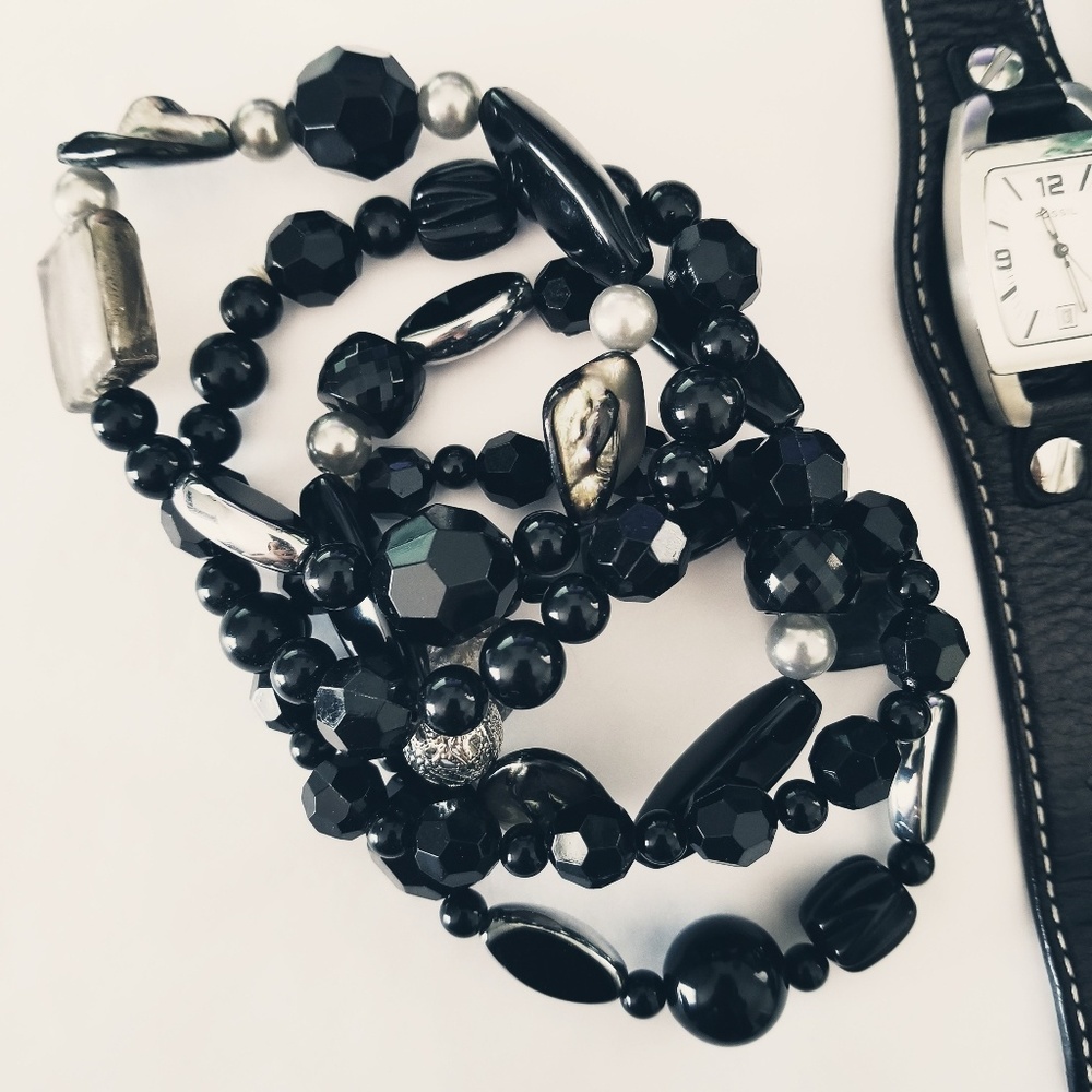 ⬇️ Set of beaded bracelets